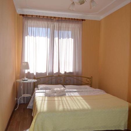 Apart Na Himnaziinoi Naberezhnii Apartament Charków Zewnętrze zdjęcie